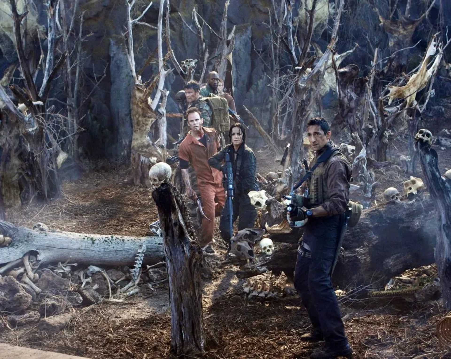 Adrien Brody, Alice Braga, Walton Goggins, Topher Grace, Oleg Taktarov, and Mahershala Ali in Predators (2010)