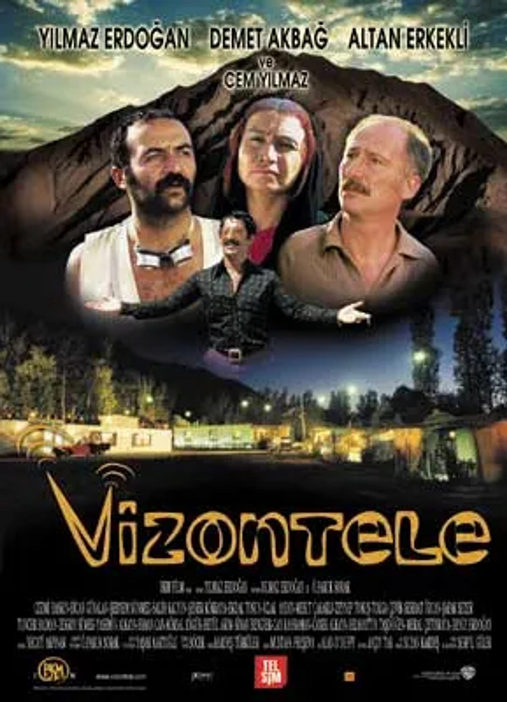 Demet Akbag, Yilmaz Erdogan, Altan Erkekli, and Cem Yilmaz in Vizontele (2001)