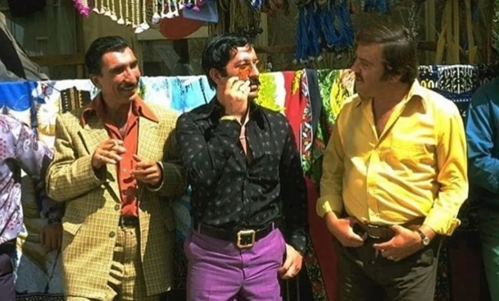 Cezmi Baskin, Cem Yilmaz, and Serhat Özcan in Vizontele (2001)