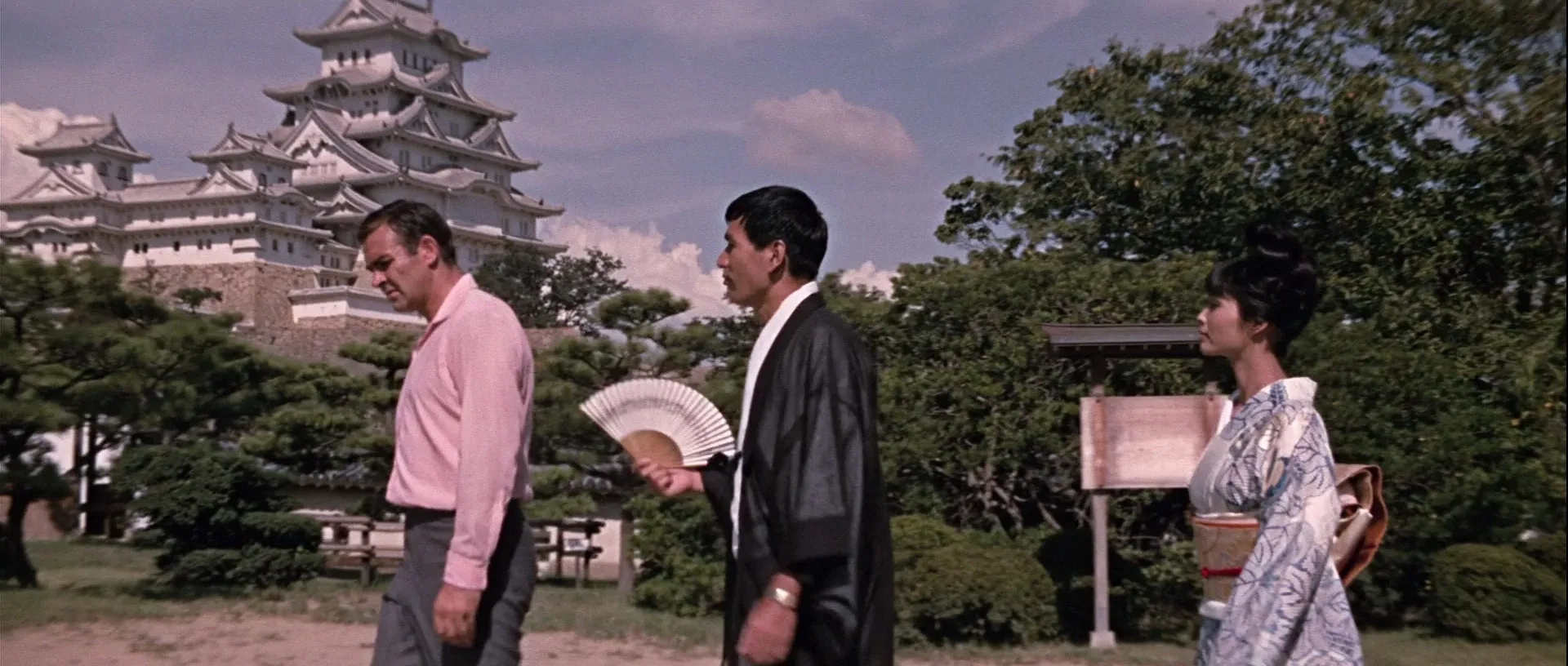 Sean Connery, Tetsurô Tanba, and Akiko Wakabayashi in You Only Live Twice (1967)