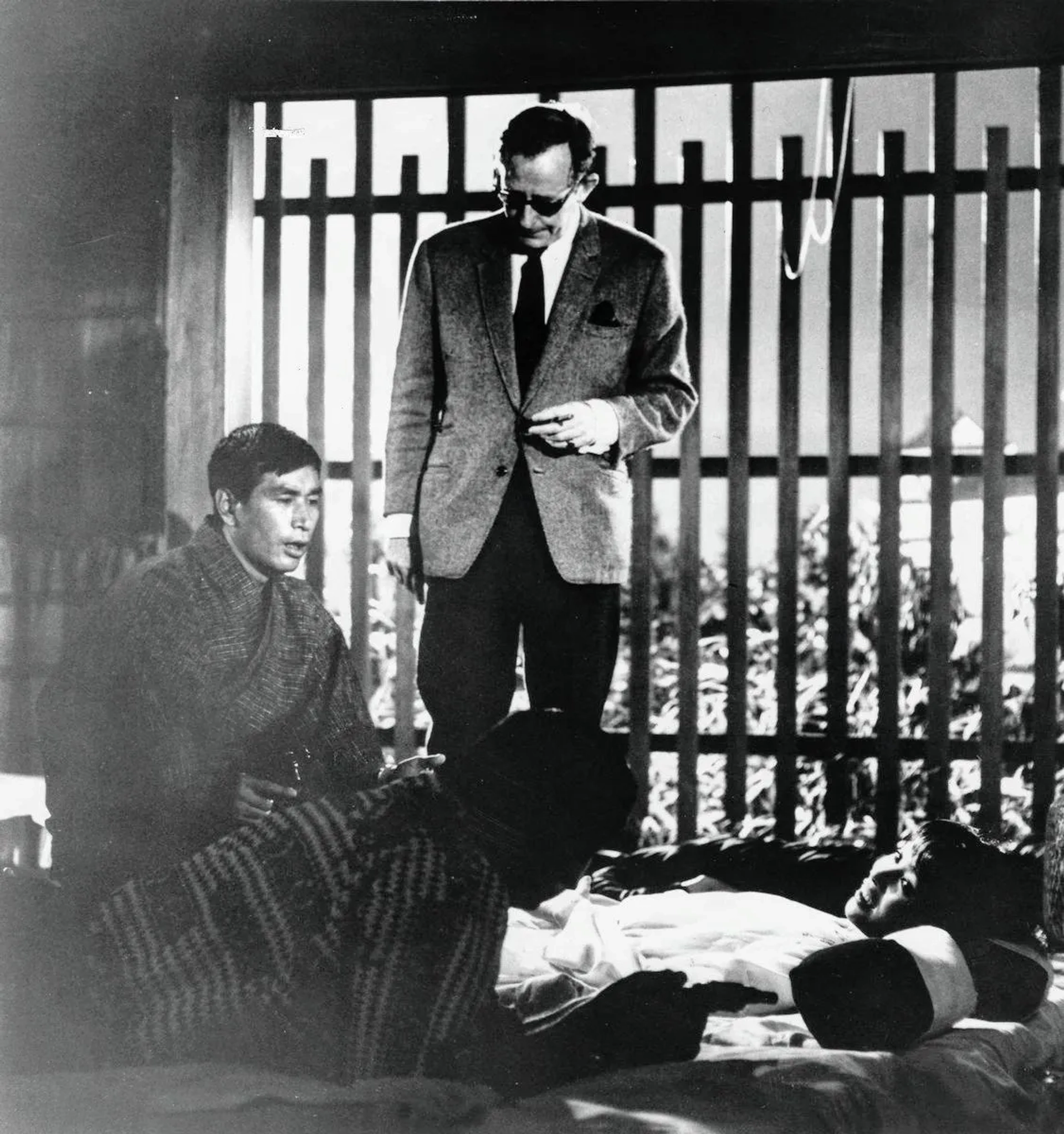 Lewis Gilbert, Tetsurô Tanba, and Akiko Wakabayashi in You Only Live Twice (1967)