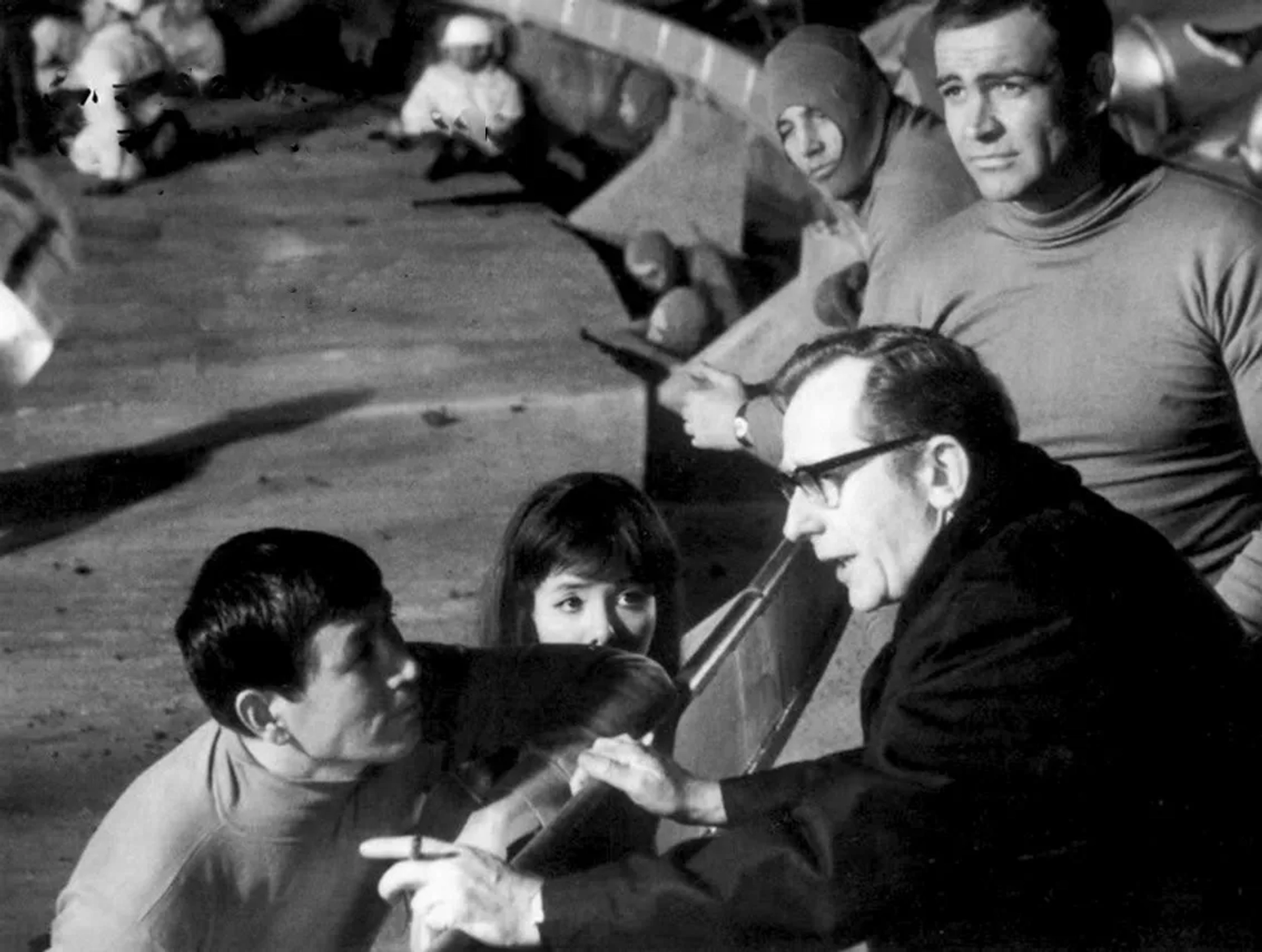 Sean Connery, Lewis Gilbert, Mie Hama, and Tetsurô Tanba in You Only Live Twice (1967)