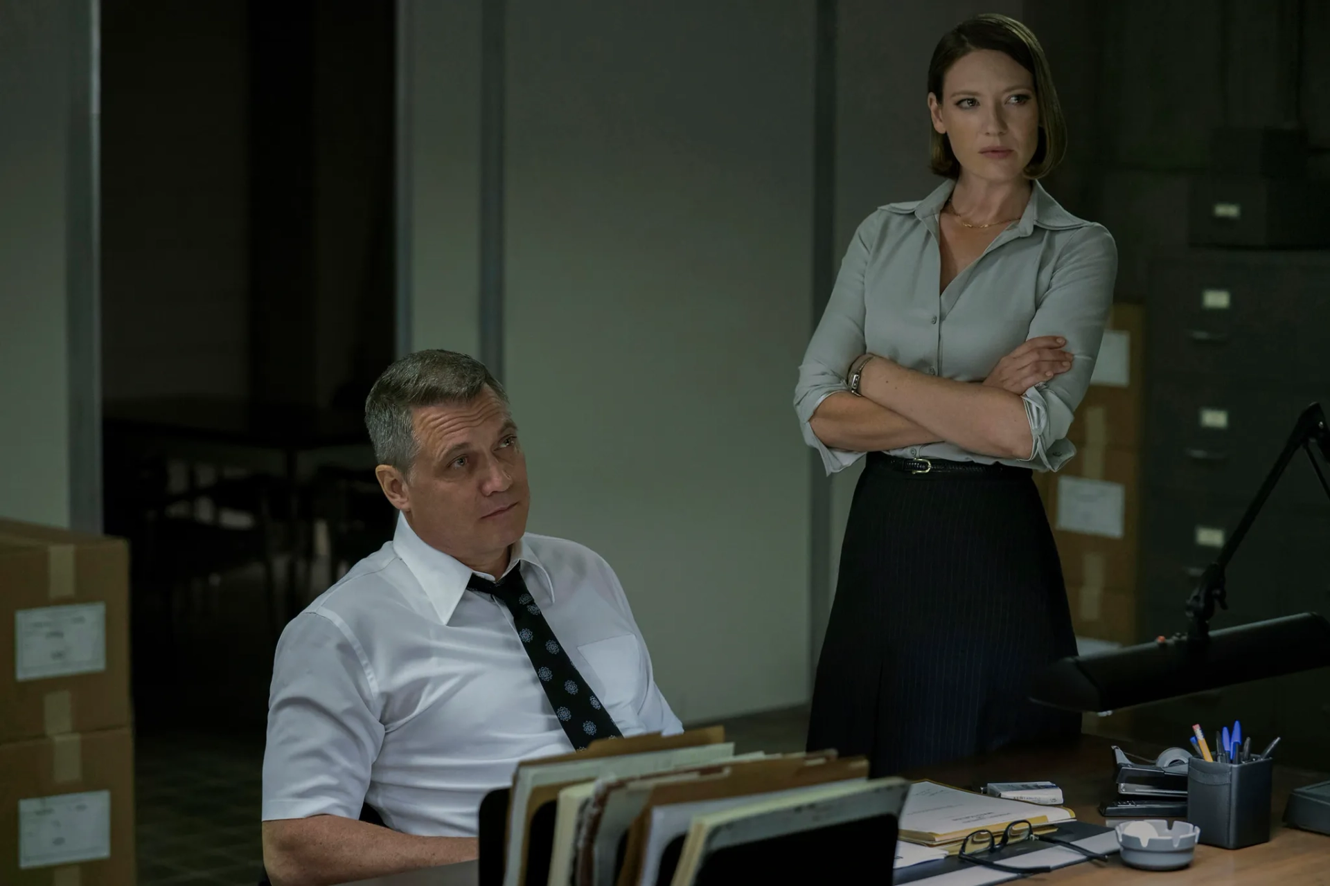 Holt McCallany and Anna Torv in Mindhunter (2017)
