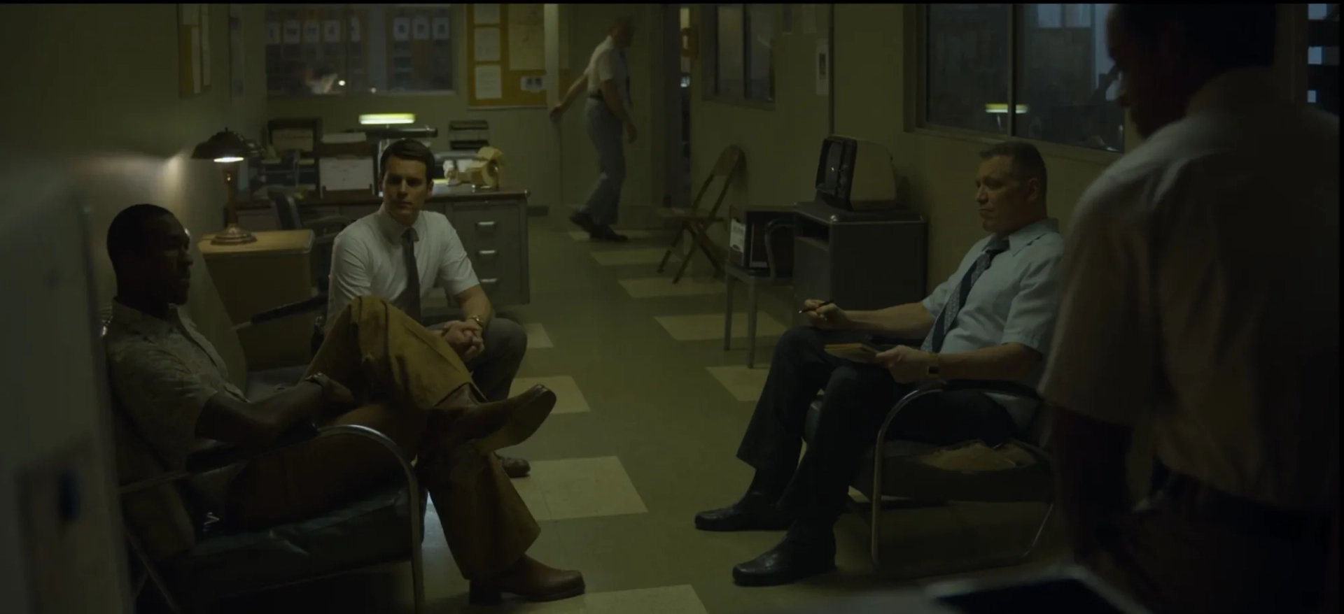 Still of Rich Morrow, Jonathan Groff, Holt McCallany & Albert Jones in MindHunter and episode 2.9