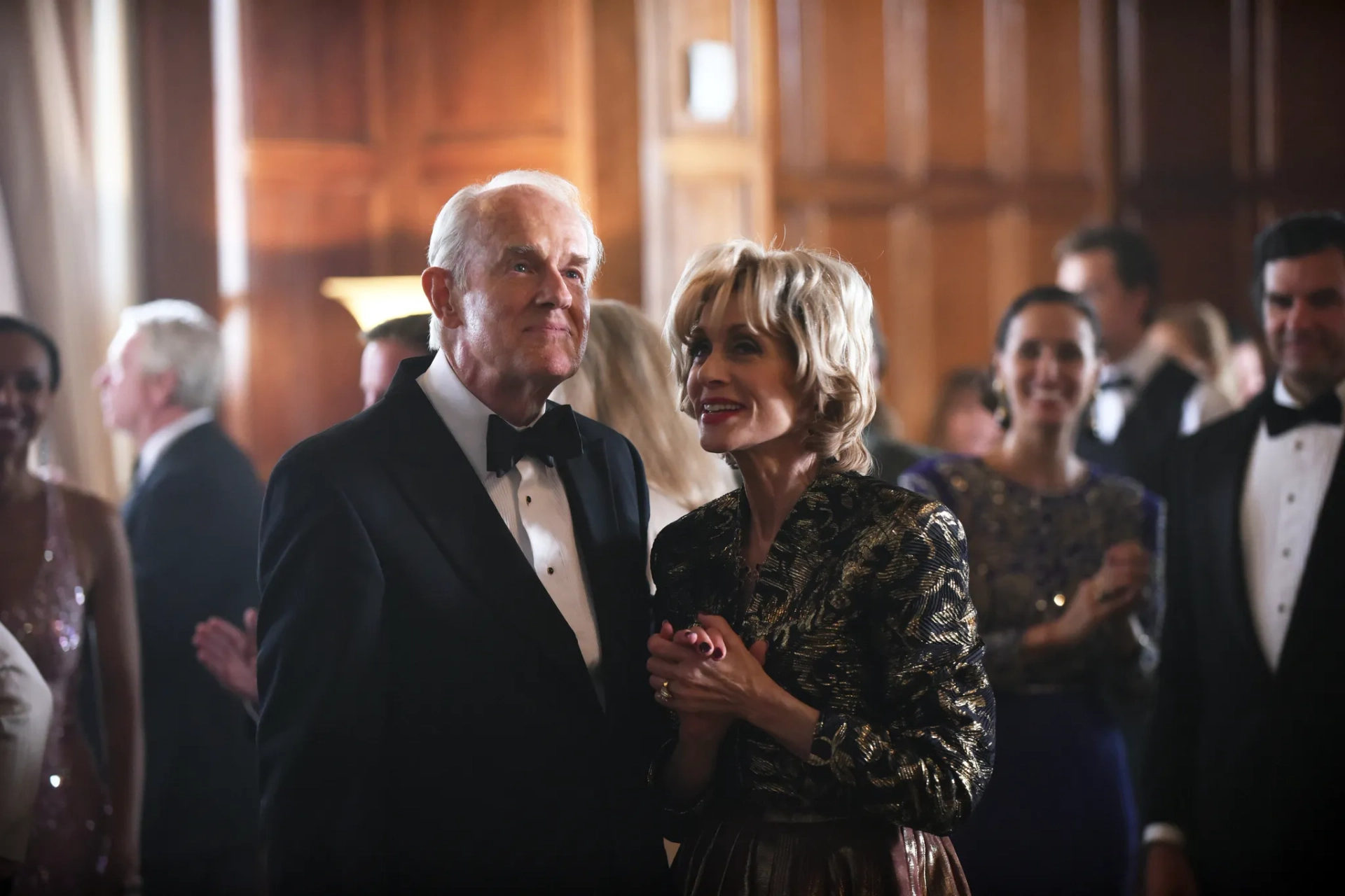 Mike Farrell and Judith Light in American Crime Story (2016)