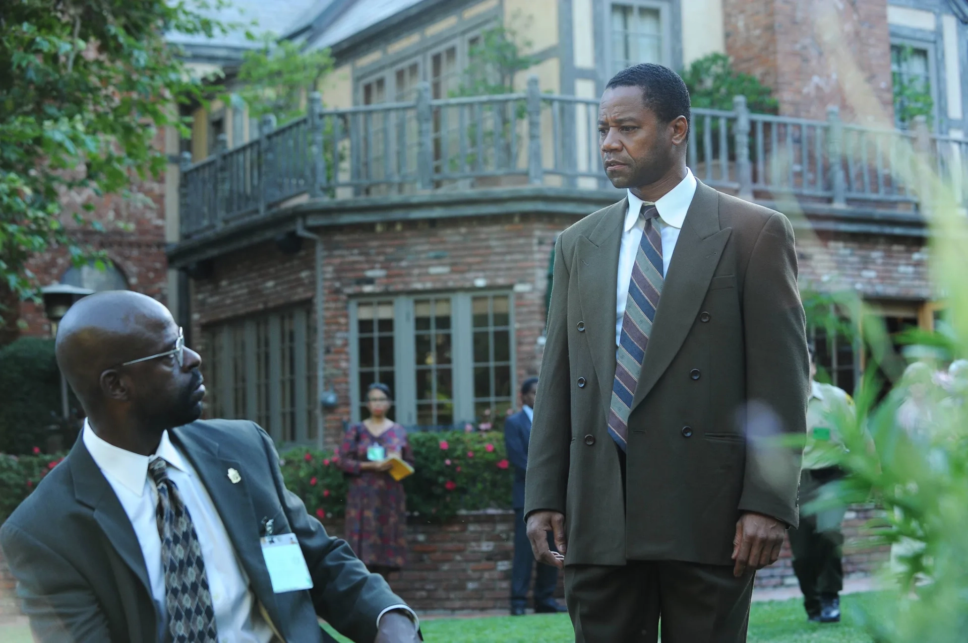 Cuba Gooding Jr. and Sterling K. Brown in American Crime Story (2016)