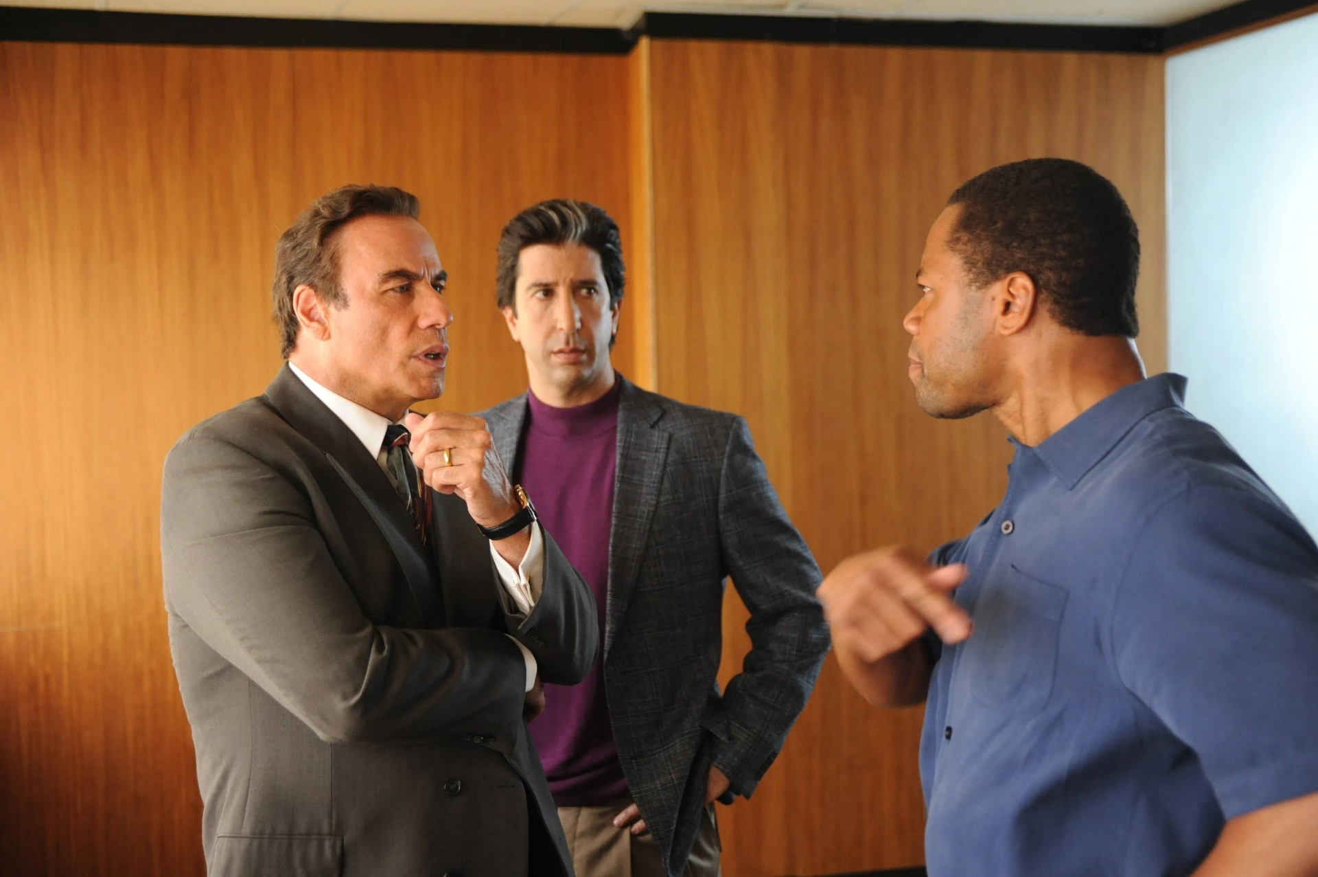 John Travolta, Cuba Gooding Jr., and David Schwimmer in American Crime Story (2016)