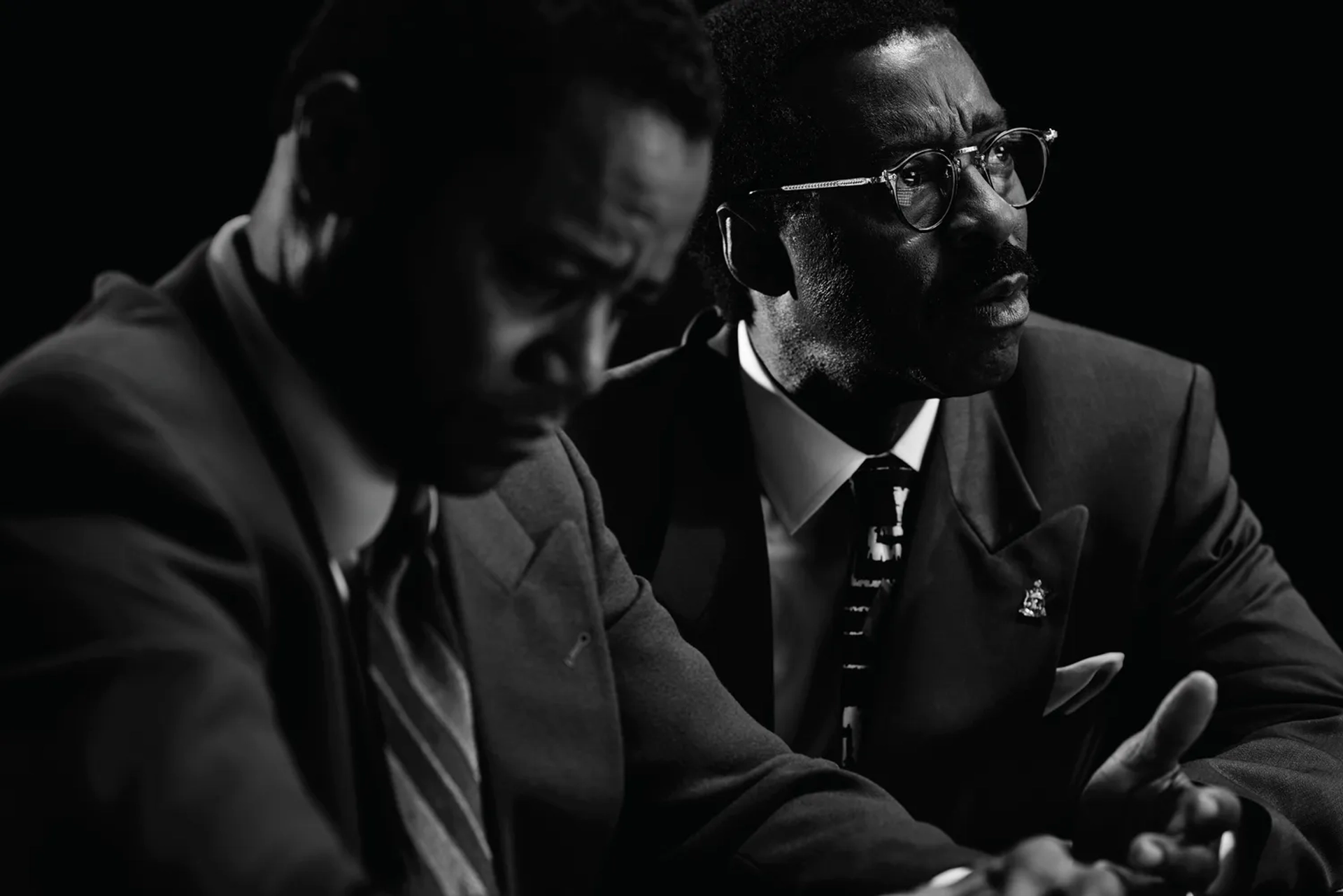 Cuba Gooding Jr. and Courtney B. Vance in American Crime Story (2016)