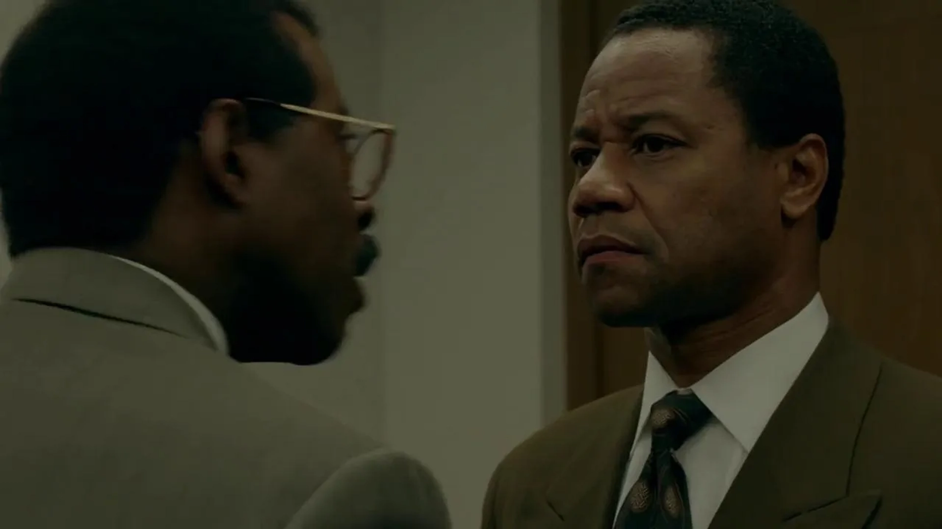 Cuba Gooding Jr. and Courtney B. Vance in American Crime Story (2016)