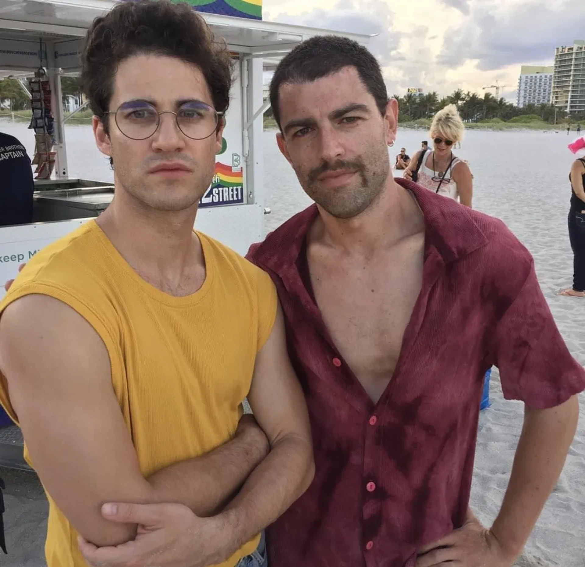 Max Greenfield and Darren Criss in American Crime Story (2016)