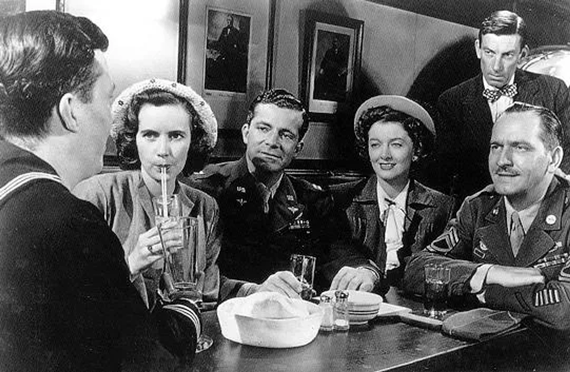 Dana Andrews, Myrna Loy, Hoagy Carmichael, Fredric March, Harold Russell, and Teresa Wright in The Best Years of Our Lives (1946)