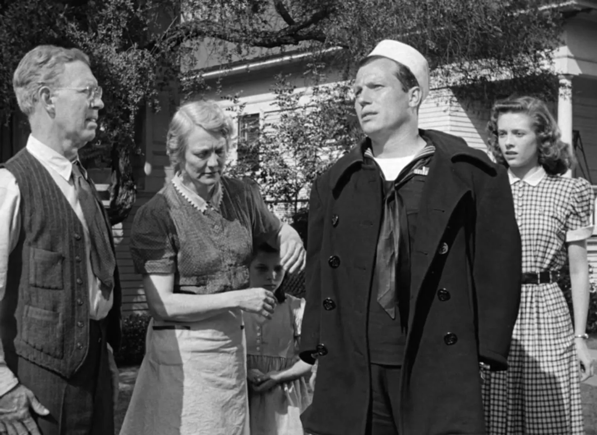 Marlene Aames, Walter Baldwin, Minna Gombell, Cathy O'Donnell, and Harold Russell in The Best Years of Our Lives (1946)