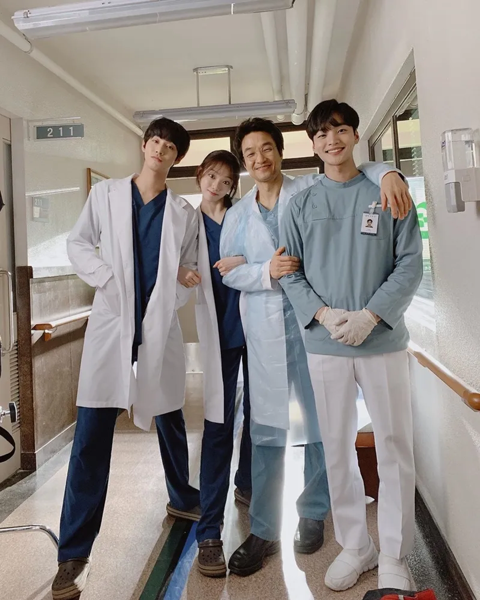 Han Suk-kyu, Lee Song-Kyoung, Kim Min-jae, and Ahn Hyo-Seop in Dr. Romantic (2016)