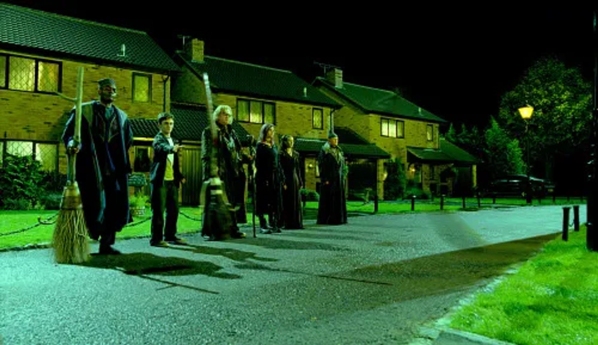 Peter Cartwright, Brendan Gleeson, George Harris, Daniel Radcliffe, Natalia Tena, and Brigitte Millar in Harry Potter and the Order of the Phoenix (2007)