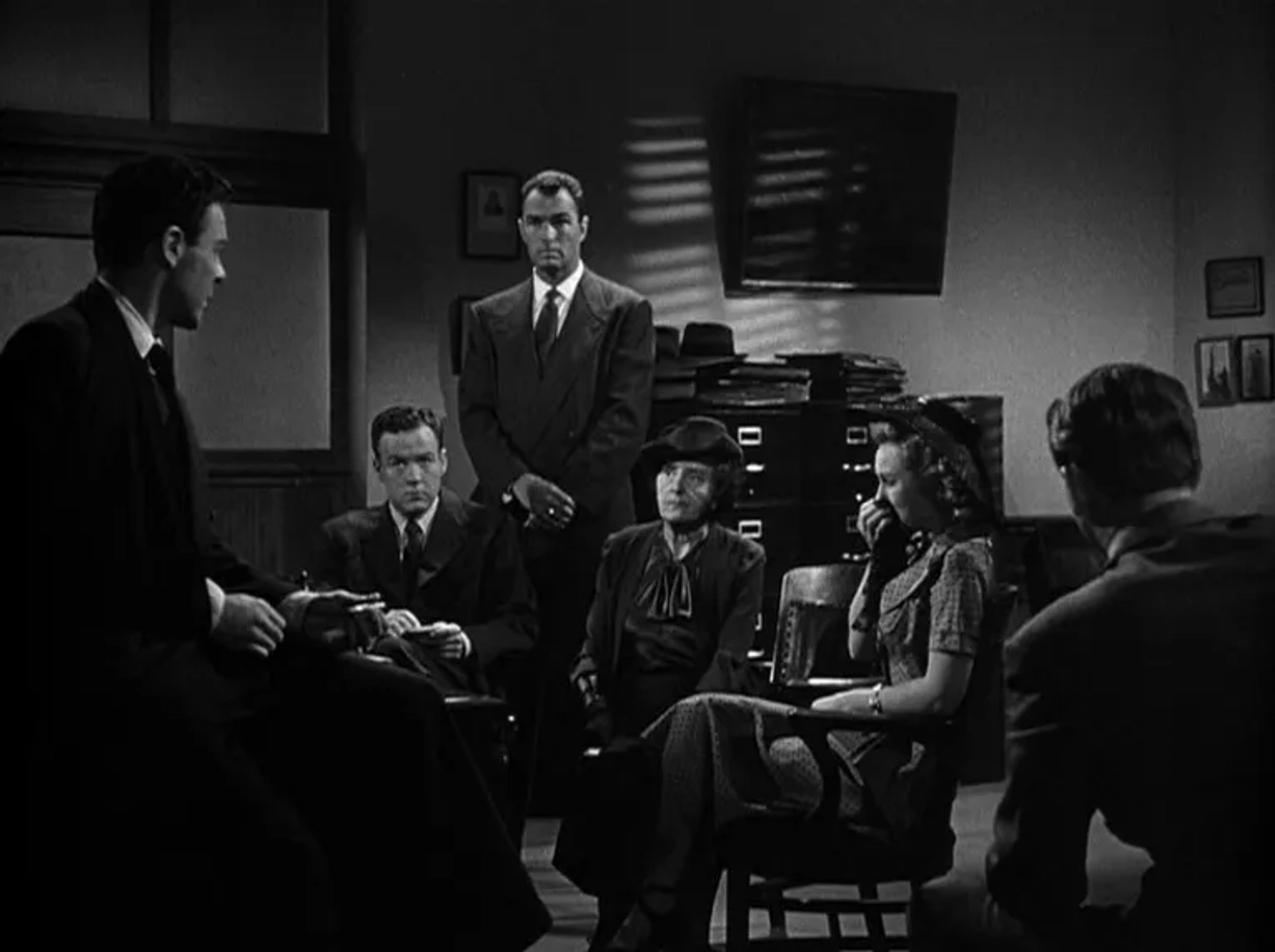 John Archer, Garrett Craig, Virginia Mayo, Ray Montgomery, and Margaret Wycherly in White Heat (1949)