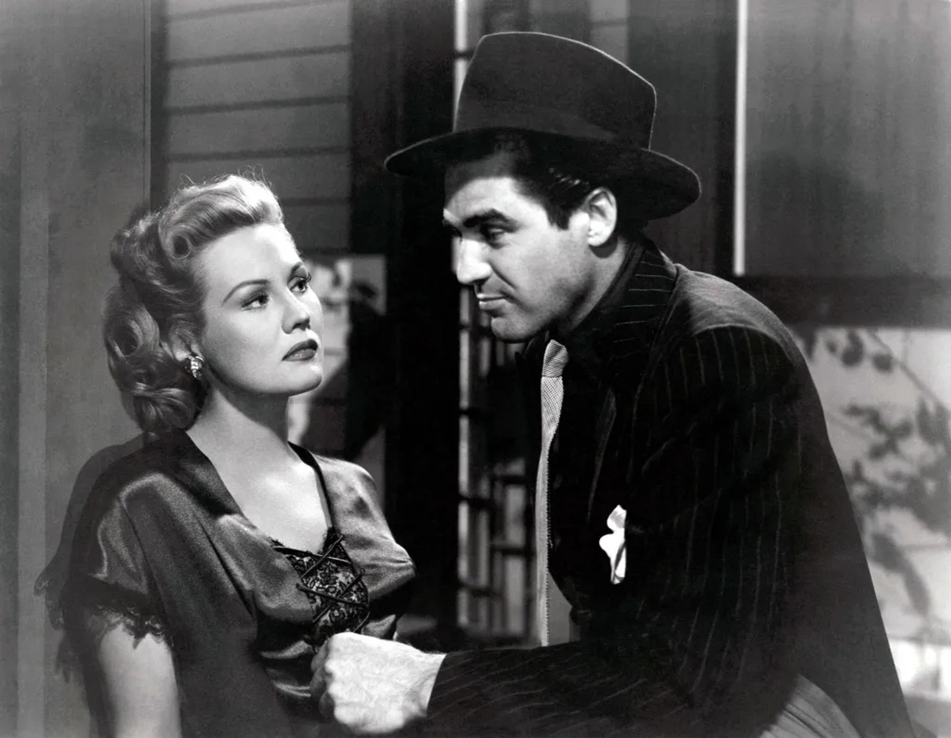 Steve Cochran and Virginia Mayo in White Heat (1949)