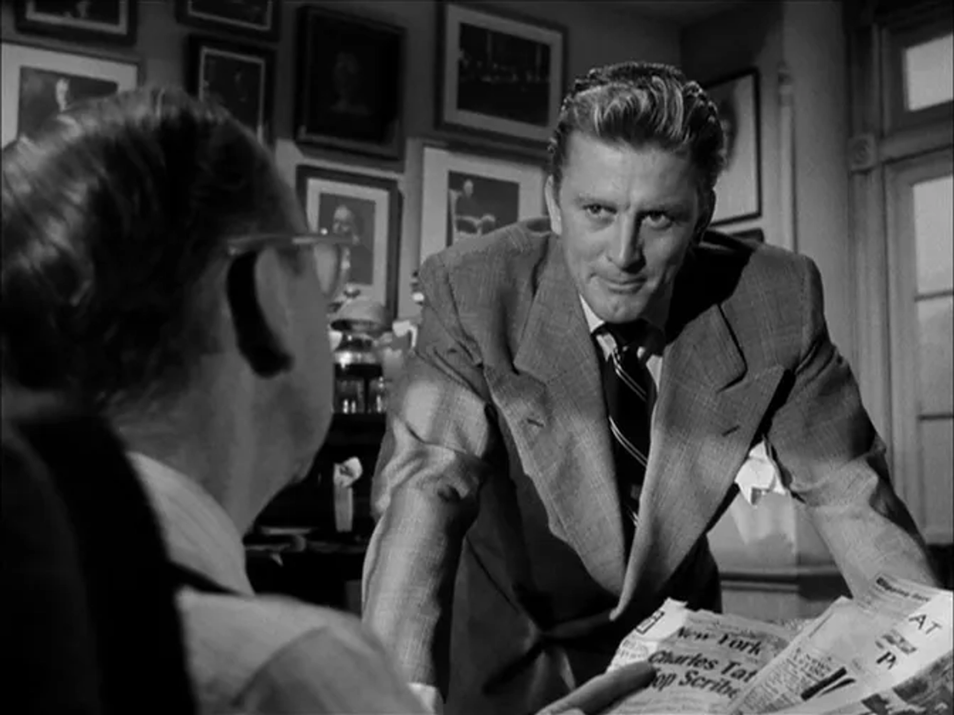 Kirk Douglas and Porter Hall in Ace in the Hole (1951)