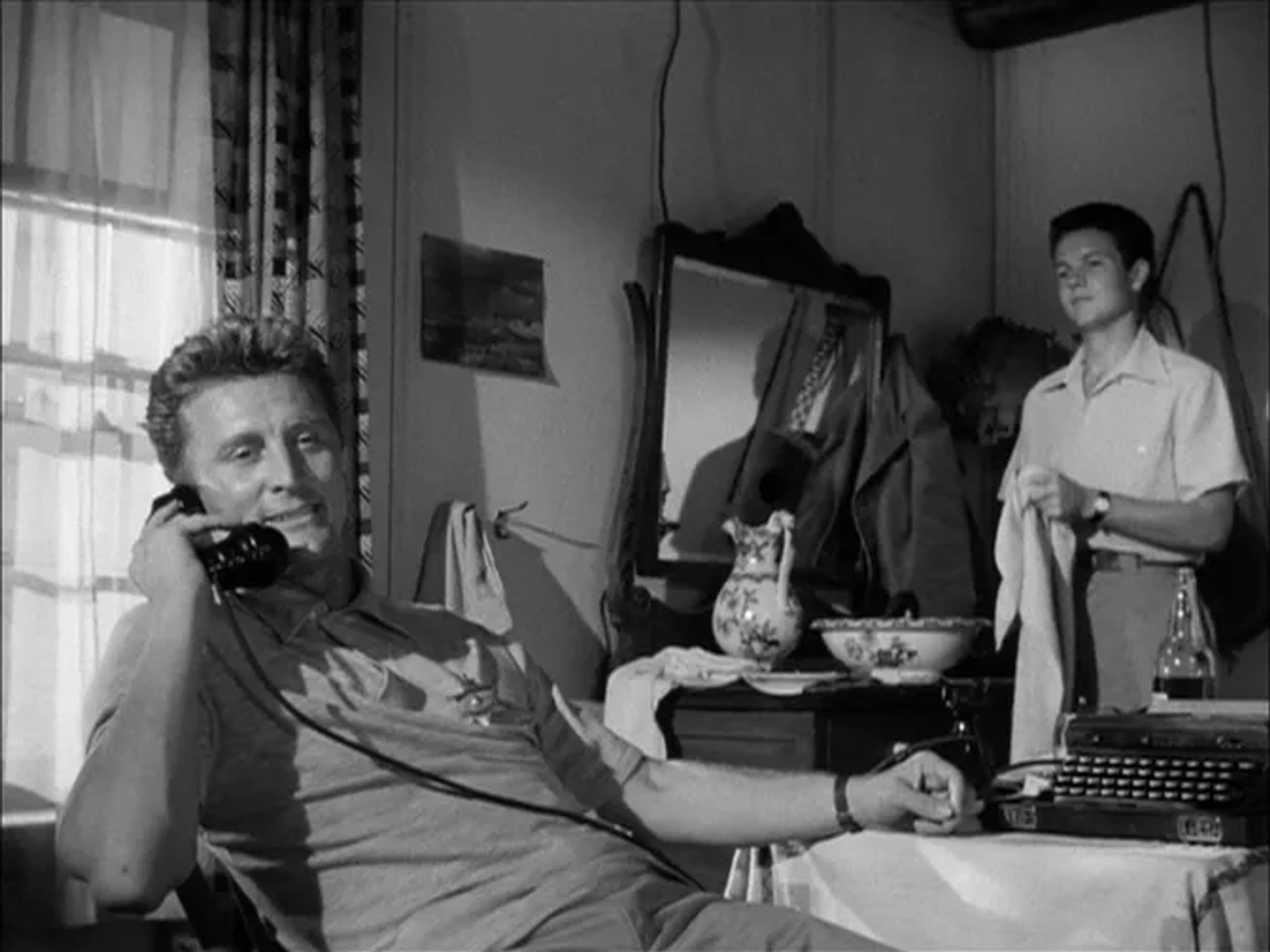 Kirk Douglas and Robert Arthur in Ace in the Hole (1951)