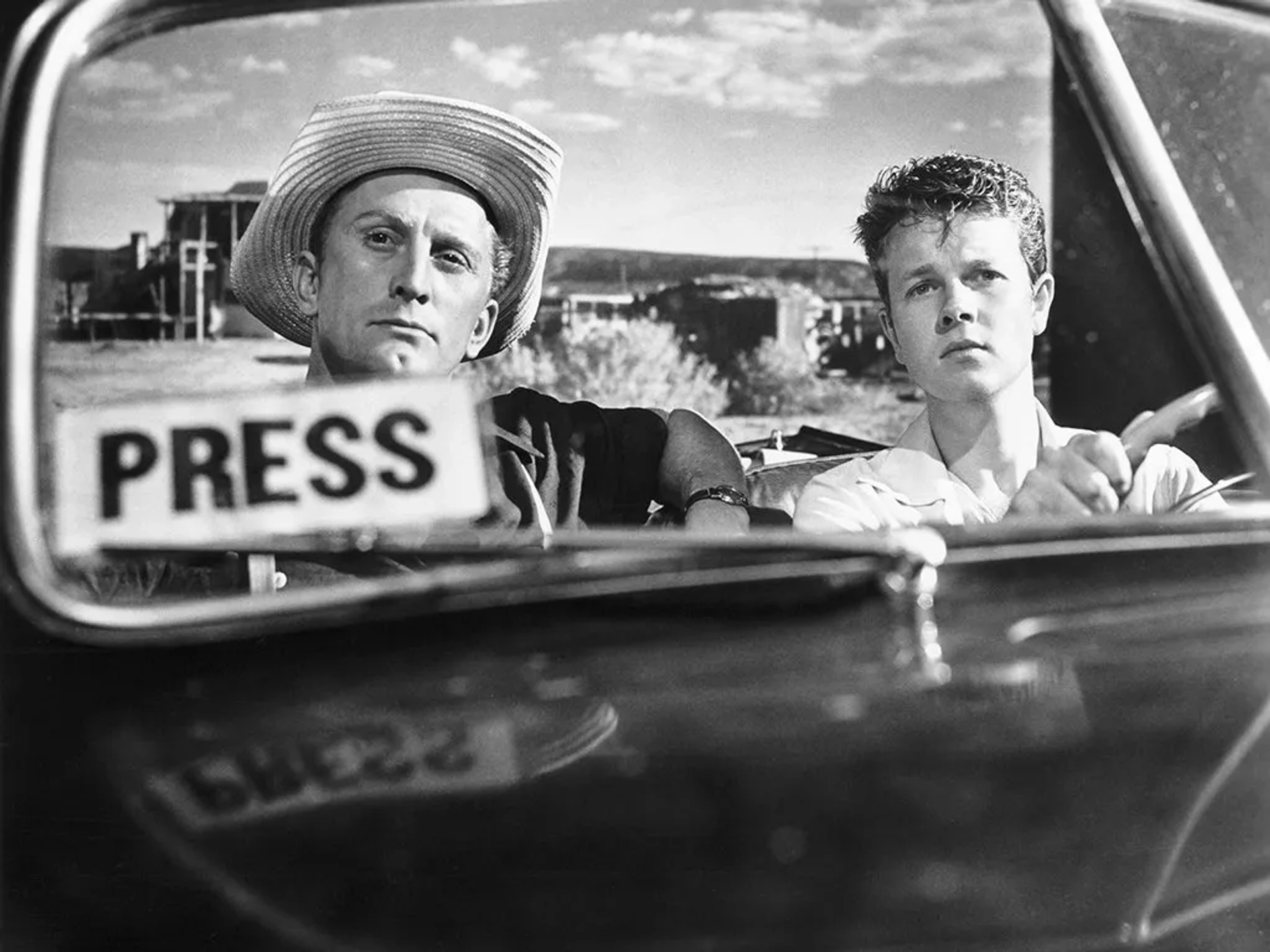 Kirk Douglas and Robert Arthur in Ace in the Hole (1951)