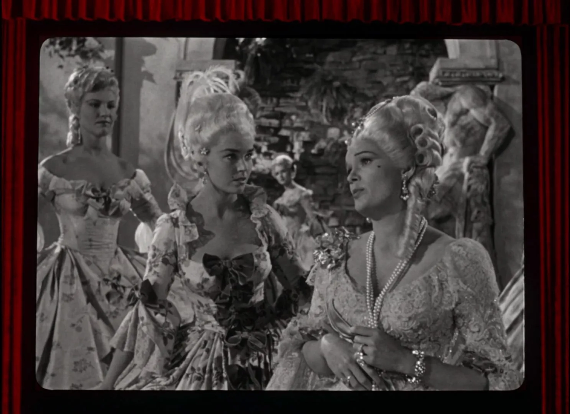 Dawn Addams and Jean Hagen in Singin' in the Rain (1952)