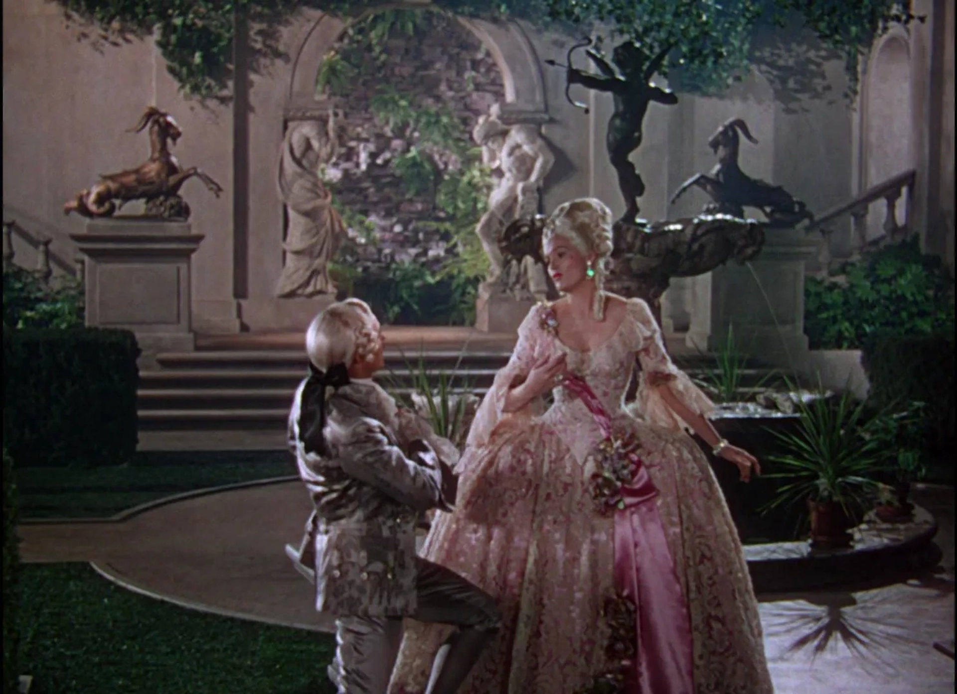 Gene Kelly and Jean Hagen in Singin' in the Rain (1952)