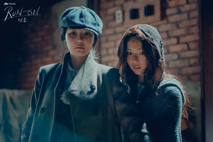 Shin Se-Kyung and Sooyoung Choi in Run On (2020)