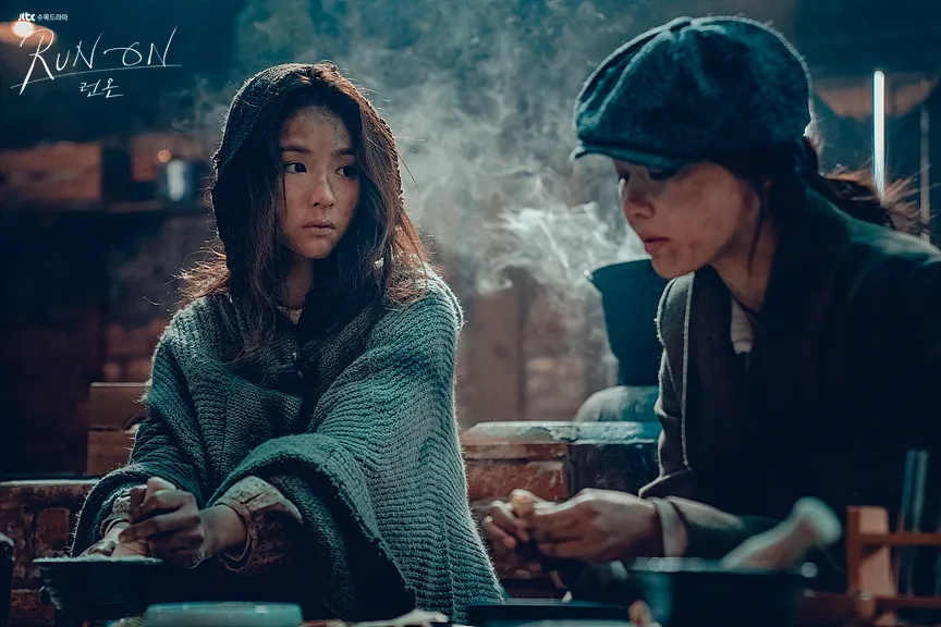 Shin Se-Kyung and Sooyoung Choi in Run On (2020)