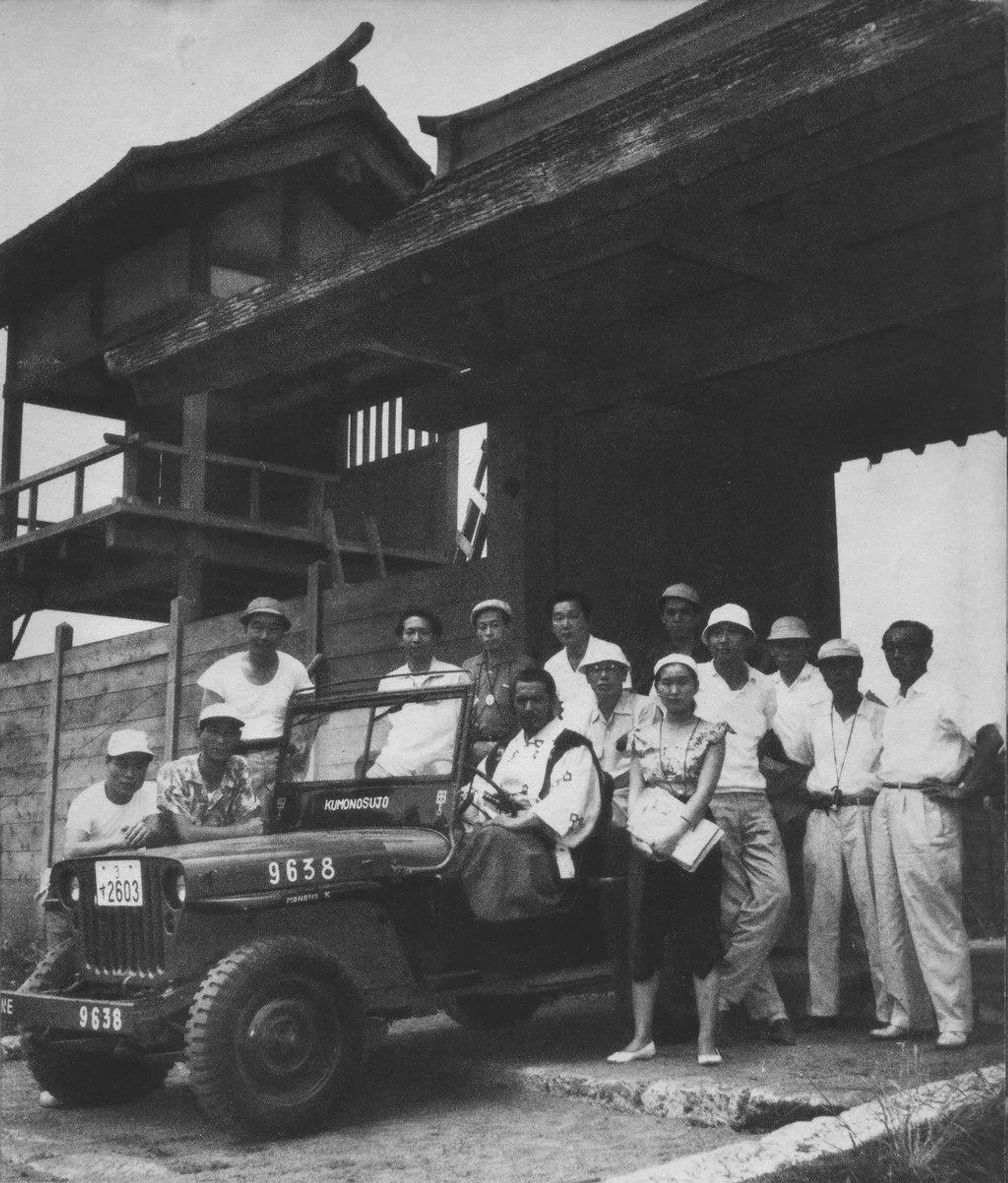 Akira Kurosawa, Toshirô Mifune, Minoru Chiaki, Sôjirô Motoki, Yoshirô Muraki, Asakazu Nakai, Hiroshi Nezu, Teruyo Nogami, Samaji Nonagase, Takao Saitô, Takashi Shimura, and Fumio Yanoguchi in Throne of Blood (1957)