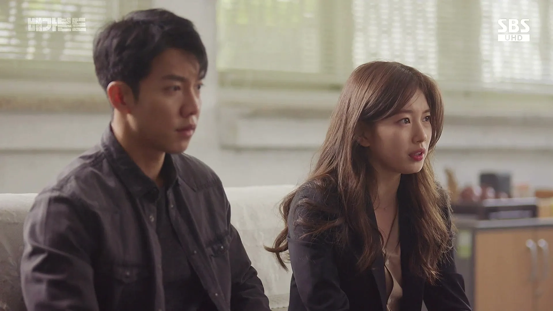 Lee Seung-gi and Bae Suzy in Vagabond: Episode #1.14 (2019)