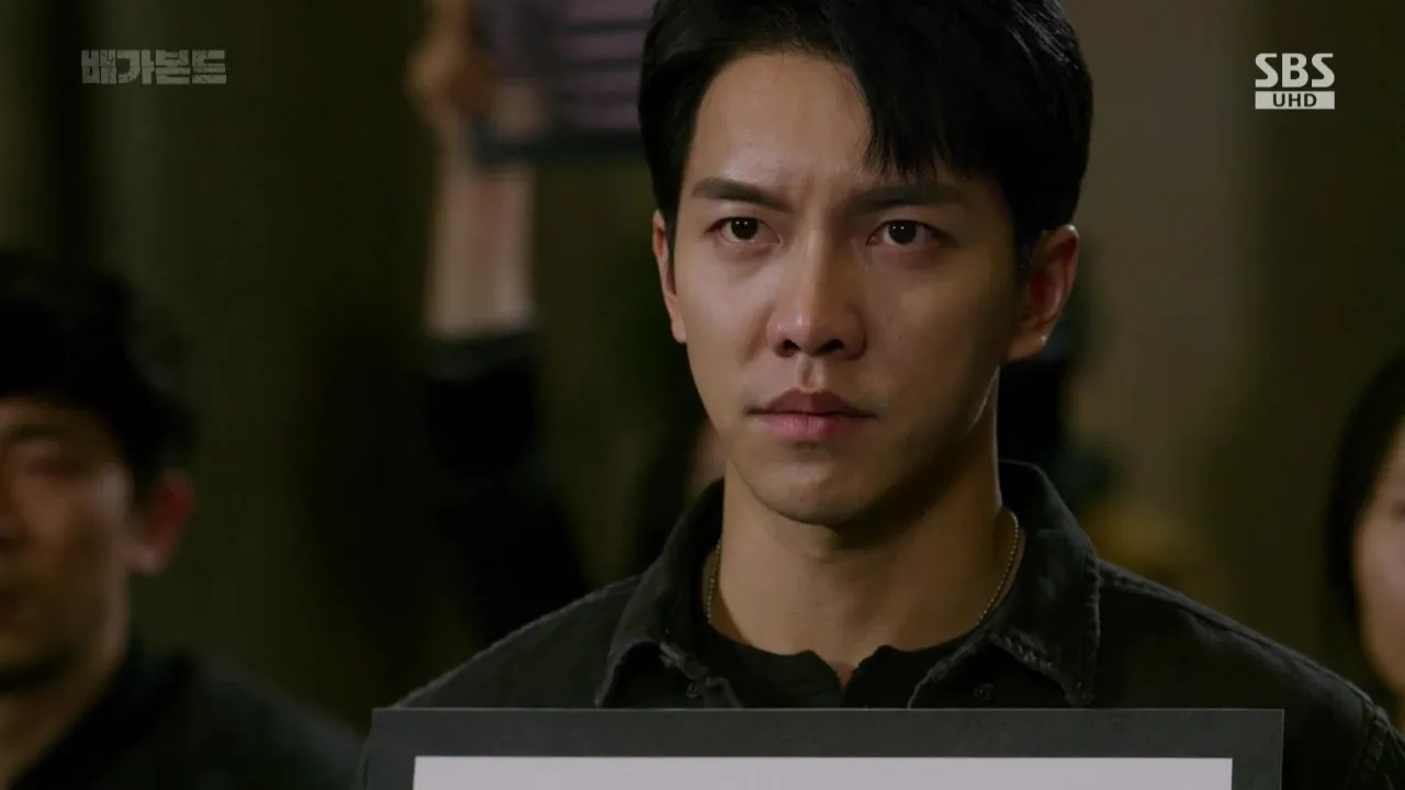 Lee Seung-gi in Vagabond: Episode #1.13 (2019)
