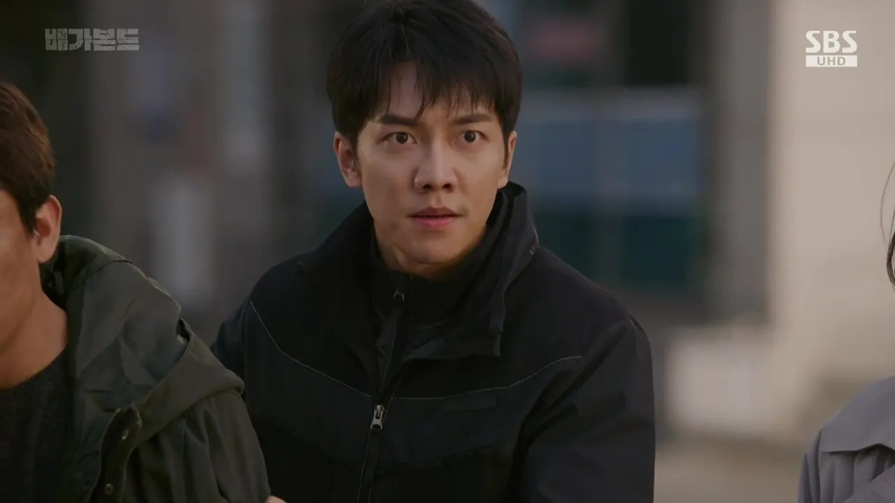 Lee Seung-gi in Vagabond: Episode #1.12 (2019)
