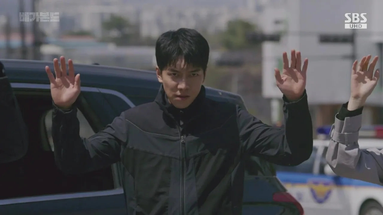 Lee Seung-gi in Vagabond: Episode #1.12 (2019)