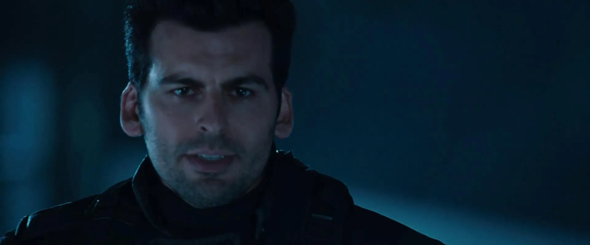 Oded Fehr in Resident Evil: Apocalypse (2004)