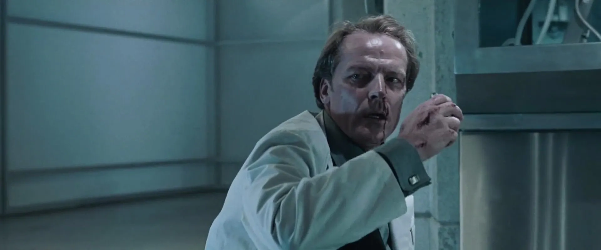 Iain Glen in Resident Evil: Apocalypse (2004)