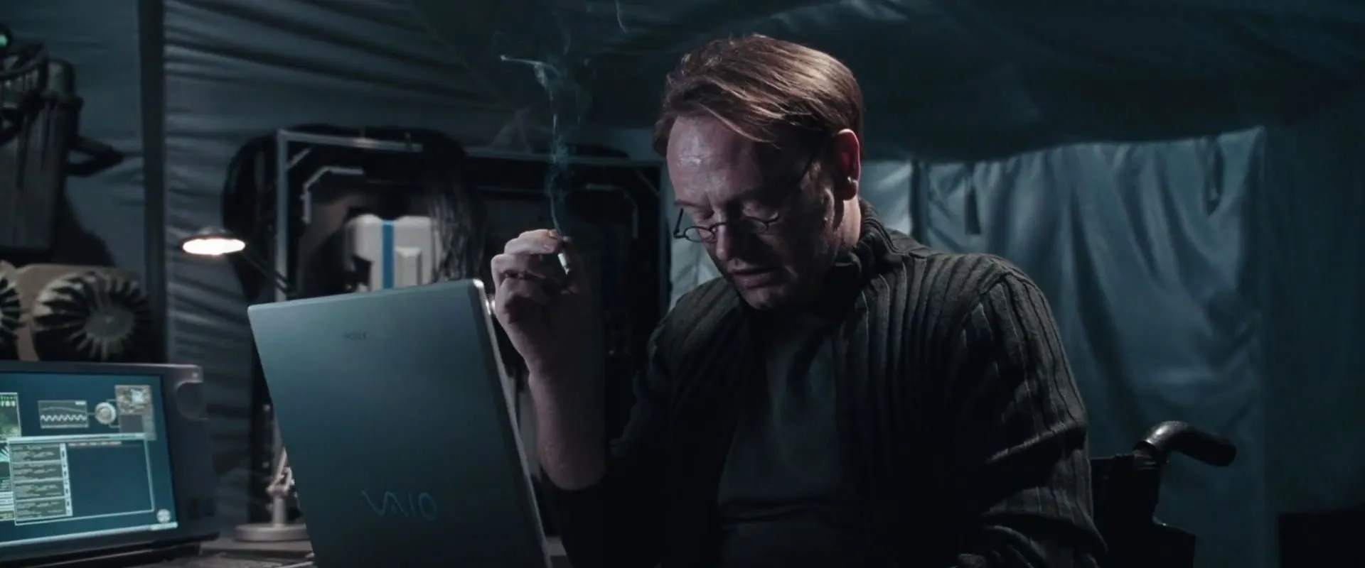 Jared Harris in Resident Evil: Apocalypse (2004)