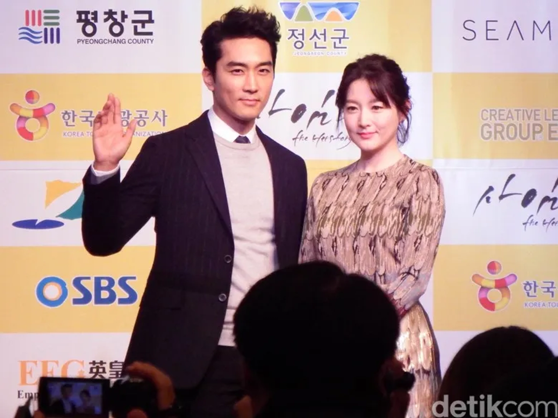 Lee Yeong-ae and Song Seung-heon at an event for Saimdang, Bitui Ilgi (2017)