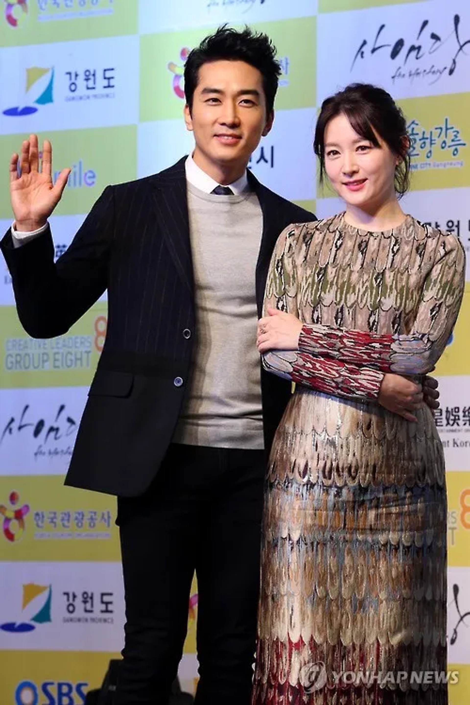 Lee Yeong-ae and Song Seung-heon at an event for Saimdang, Bitui Ilgi (2017)