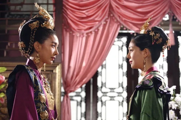 Kim Seo-hyeong and Jin-hee Baek in The Empress Ki (2013)