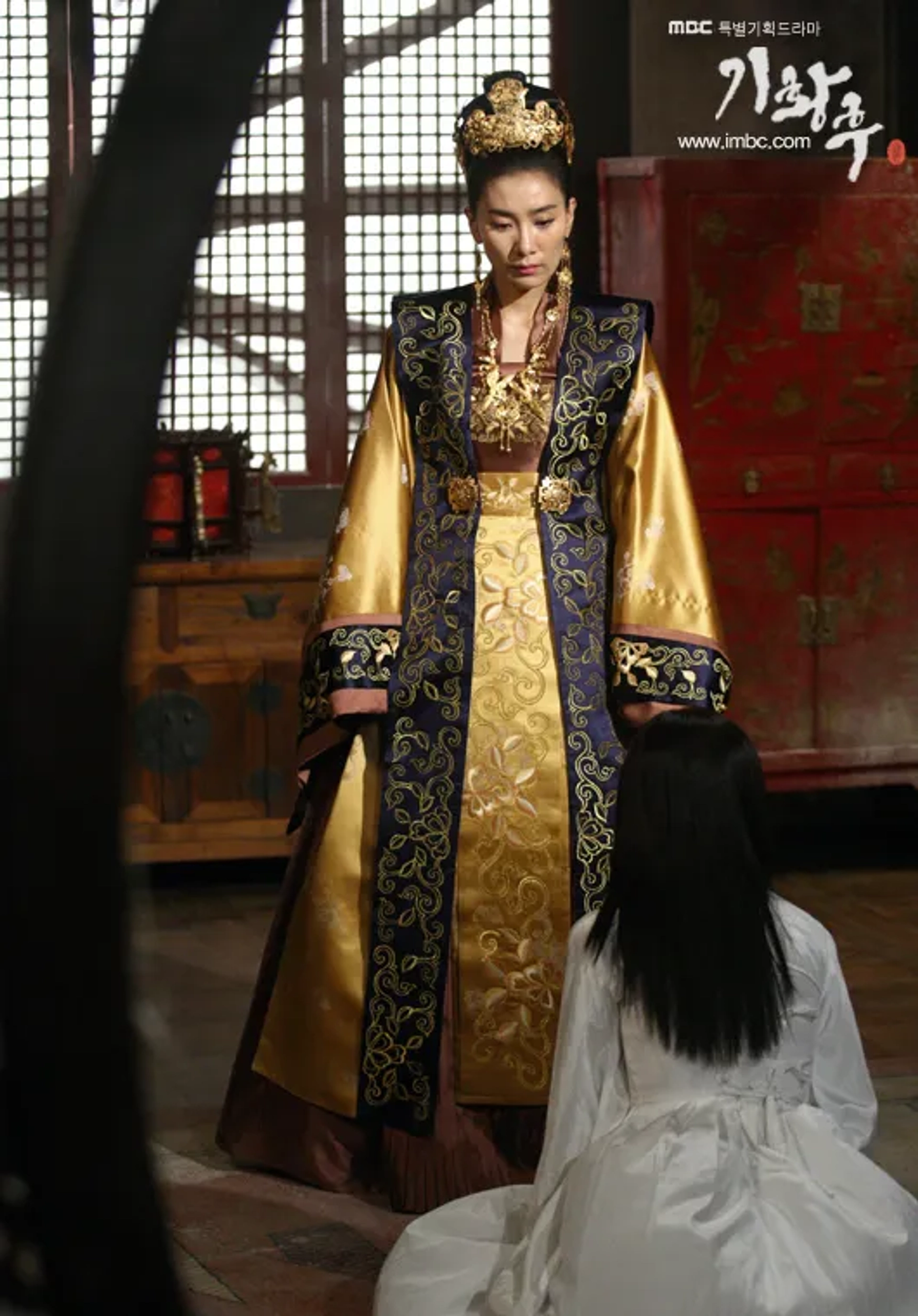 Kim Seo-hyeong and Jin-hee Baek in The Empress Ki (2013)