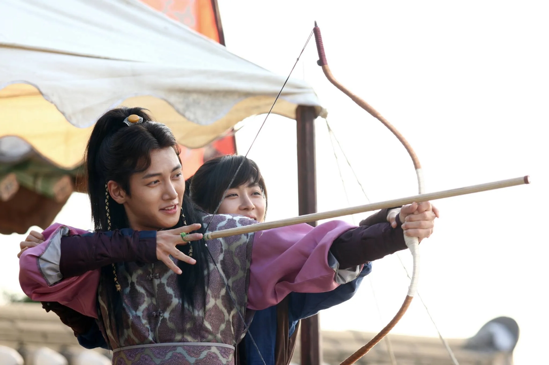 Ha Ji-Won and Ji Chang-wook in The Empress Ki (2013)