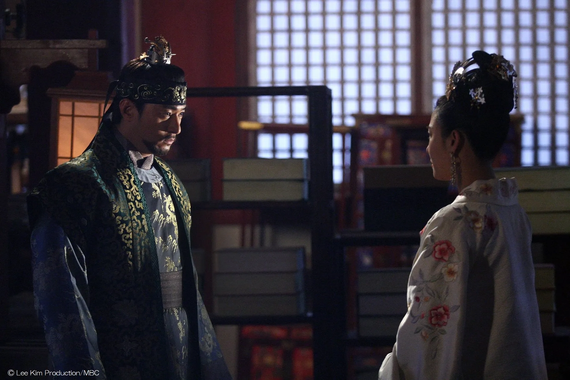 Ha Ji-Won and Ju Jin-Mo in The Empress Ki (2013)