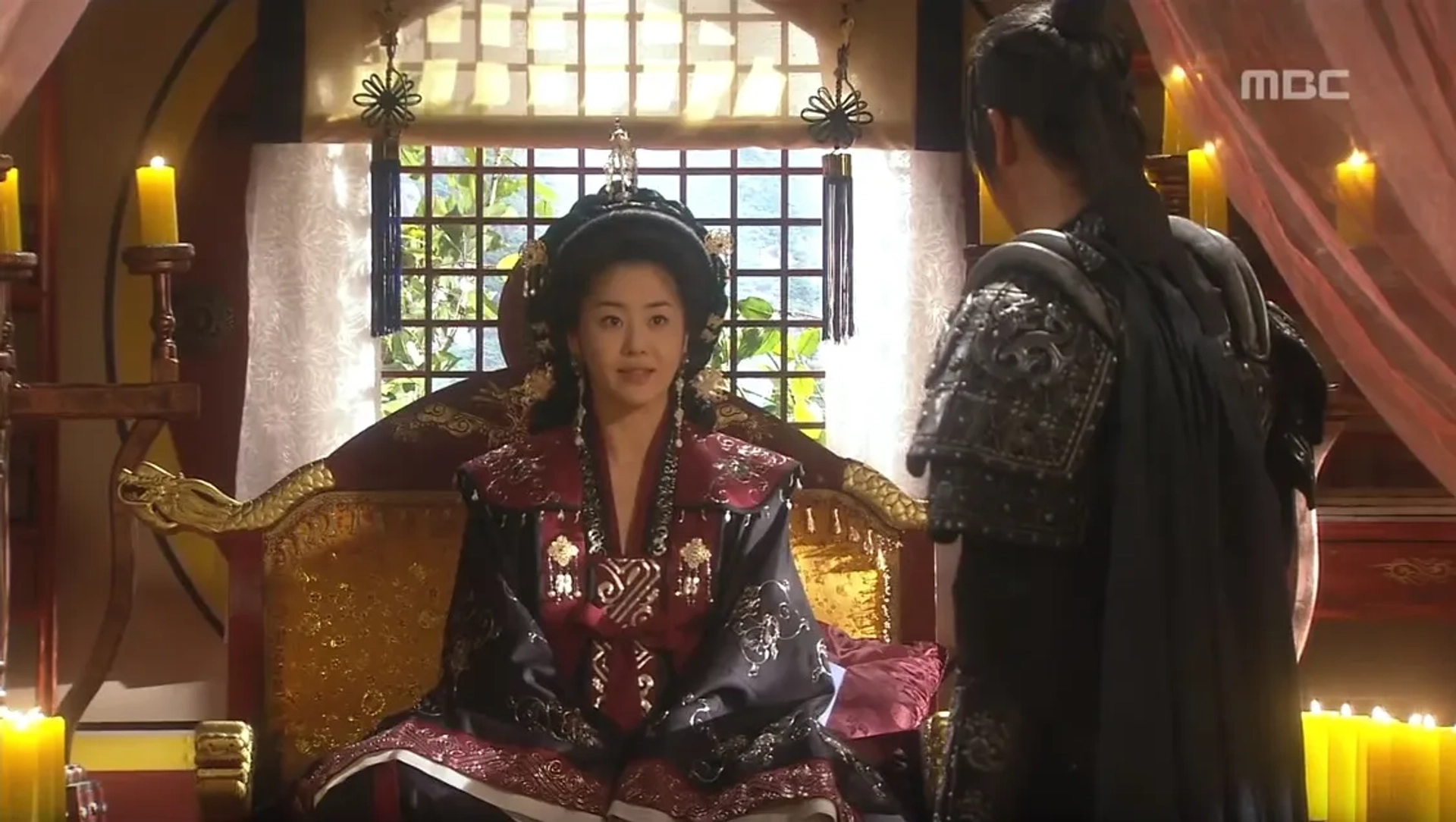 Kim Nam-gil and Hyun-Jung Go in The Great Queen Seondeok (2009)