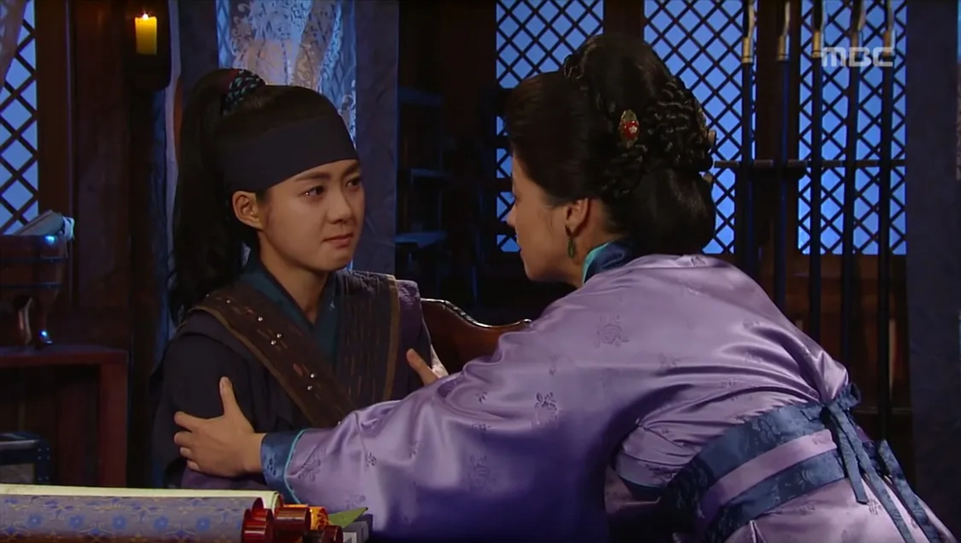 Yo-won Lee and Yeong-hie Seo in The Great Queen Seondeok (2009)