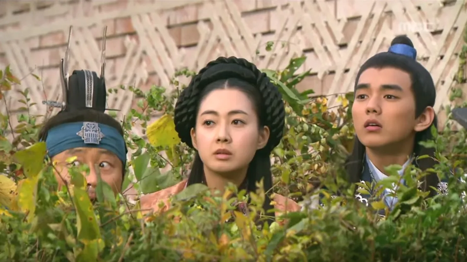 Yo-won Lee, Mun-shik Lee, and Yoo Seung-ho in The Great Queen Seondeok (2009)