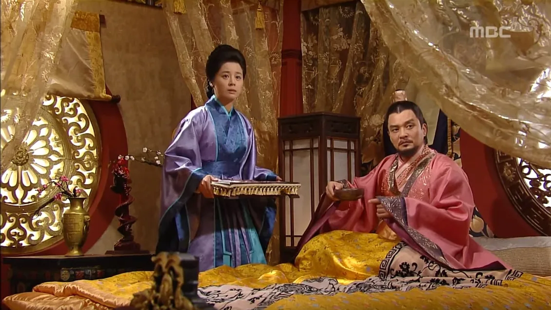 Min-Ki Jo and Yeong-hie Seo in The Great Queen Seondeok (2009)