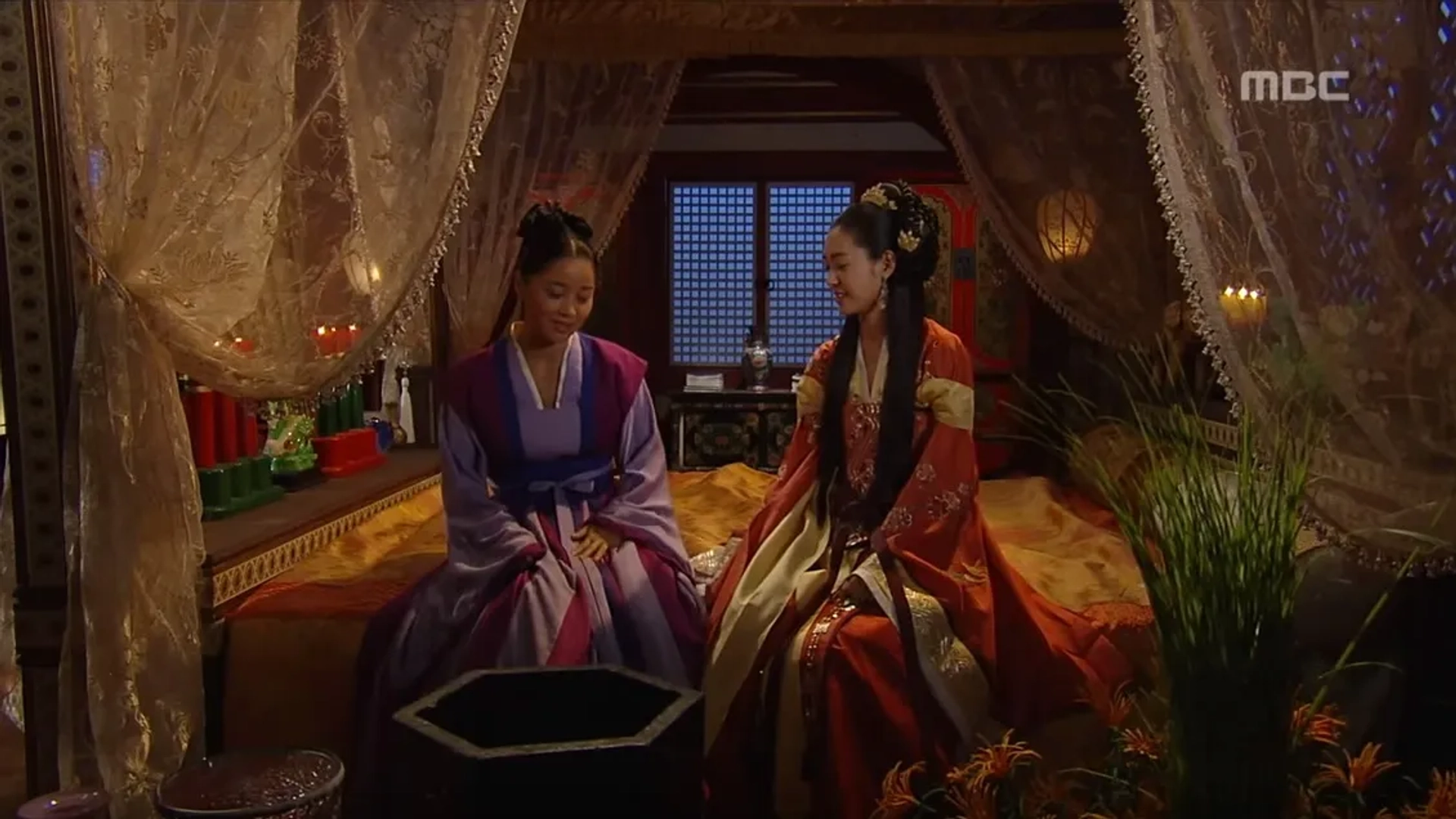 Yo-won Lee and Yeong-hie Seo in The Great Queen Seondeok (2009)