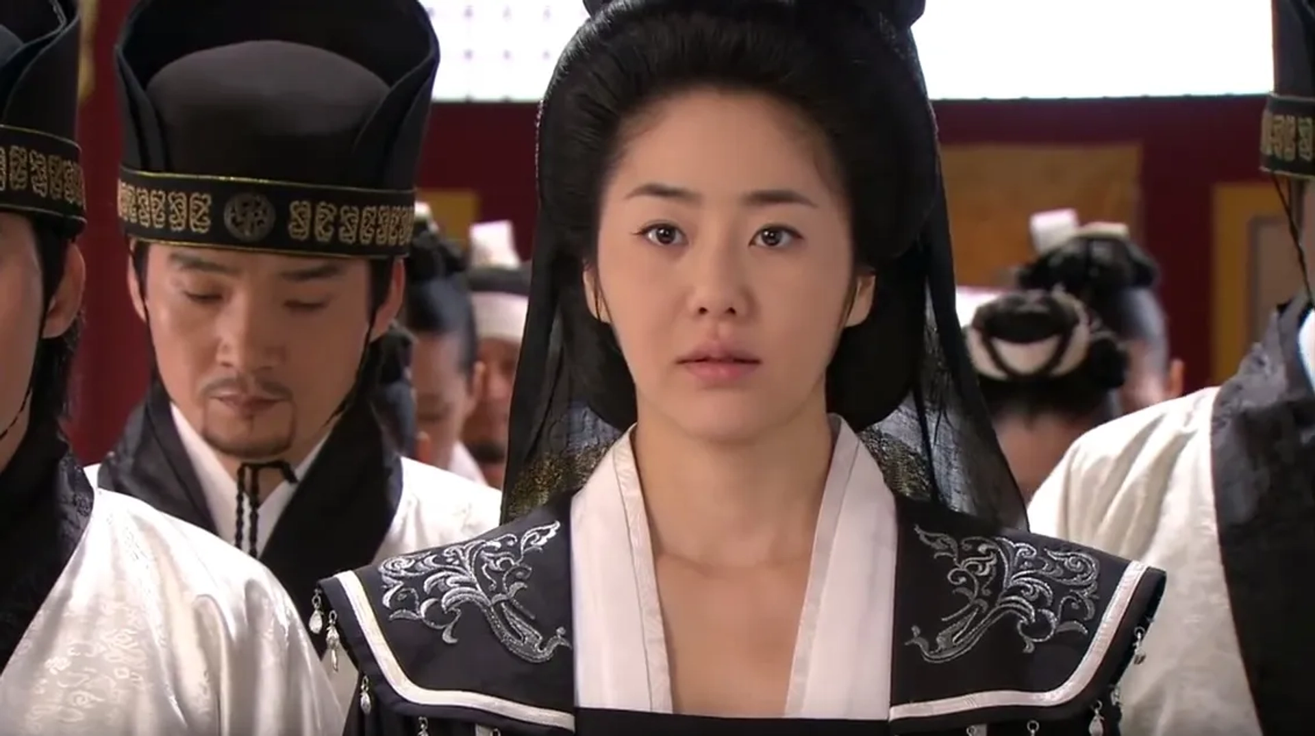 Kim Jung-hyun and Hyun-Jung Go in The Great Queen Seondeok (2009)