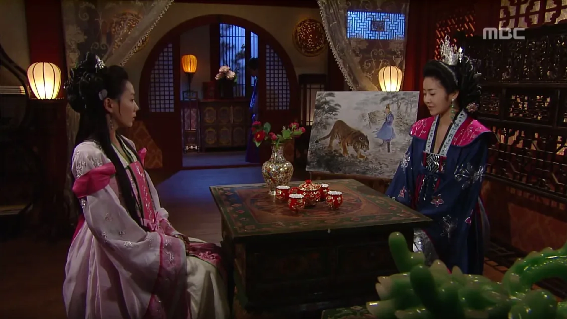 Park Yejin and Hyun-Jung Go in The Great Queen Seondeok (2009)