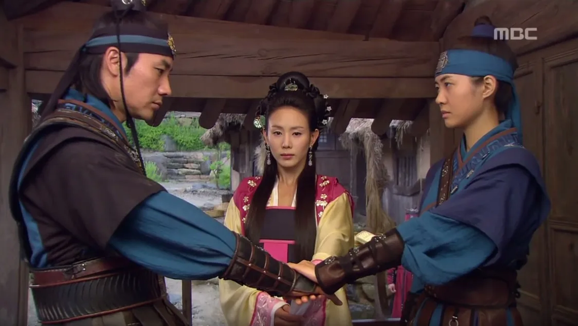 Park Yejin, Yo-won Lee, and Tae-woong Eom in The Great Queen Seondeok (2009)