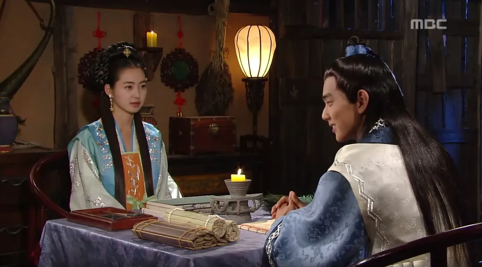 Yo-won Lee and Yoo Seung-ho in The Great Queen Seondeok (2009)